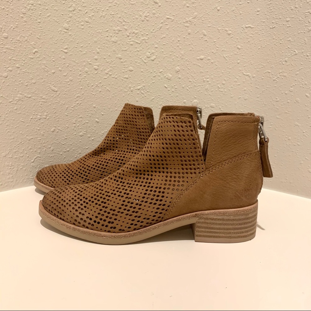 Dolce Vita Perforated Women’s Camel Leather Booties Size 6 NWT